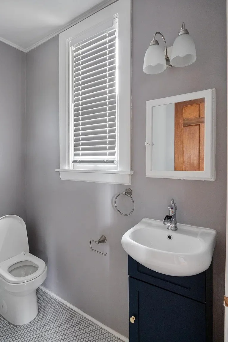 1930 Colonial Revival house Bristol Virginia - 39 - bathroom.webp