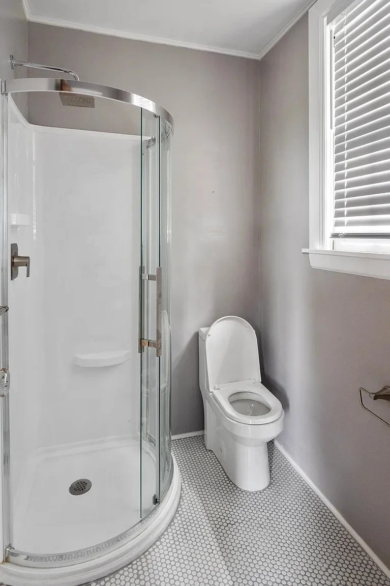 1930 Colonial Revival house Bristol Virginia - 40 - bathroom.webp