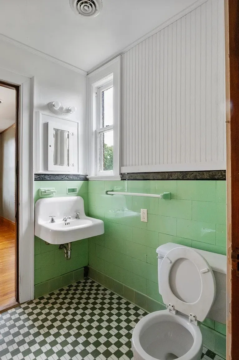 1930 Colonial Revival house Bristol Virginia - 42 - bathroom.webp