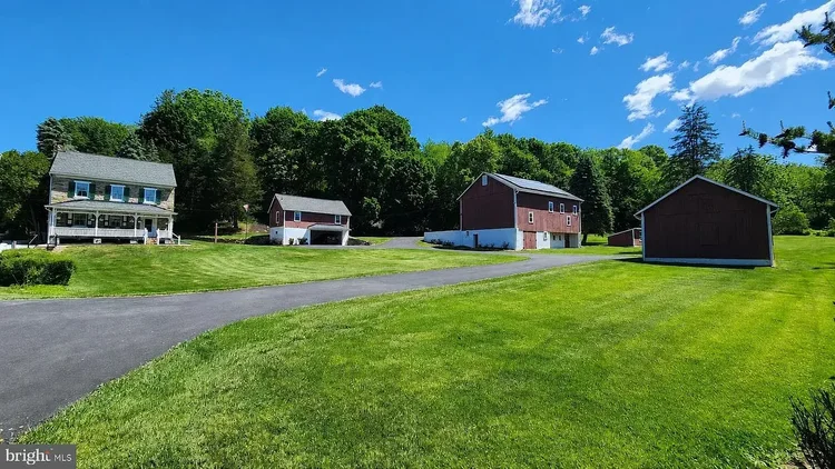 1845 stone Farmhouse in Orefield, Pennsylvania - $799k