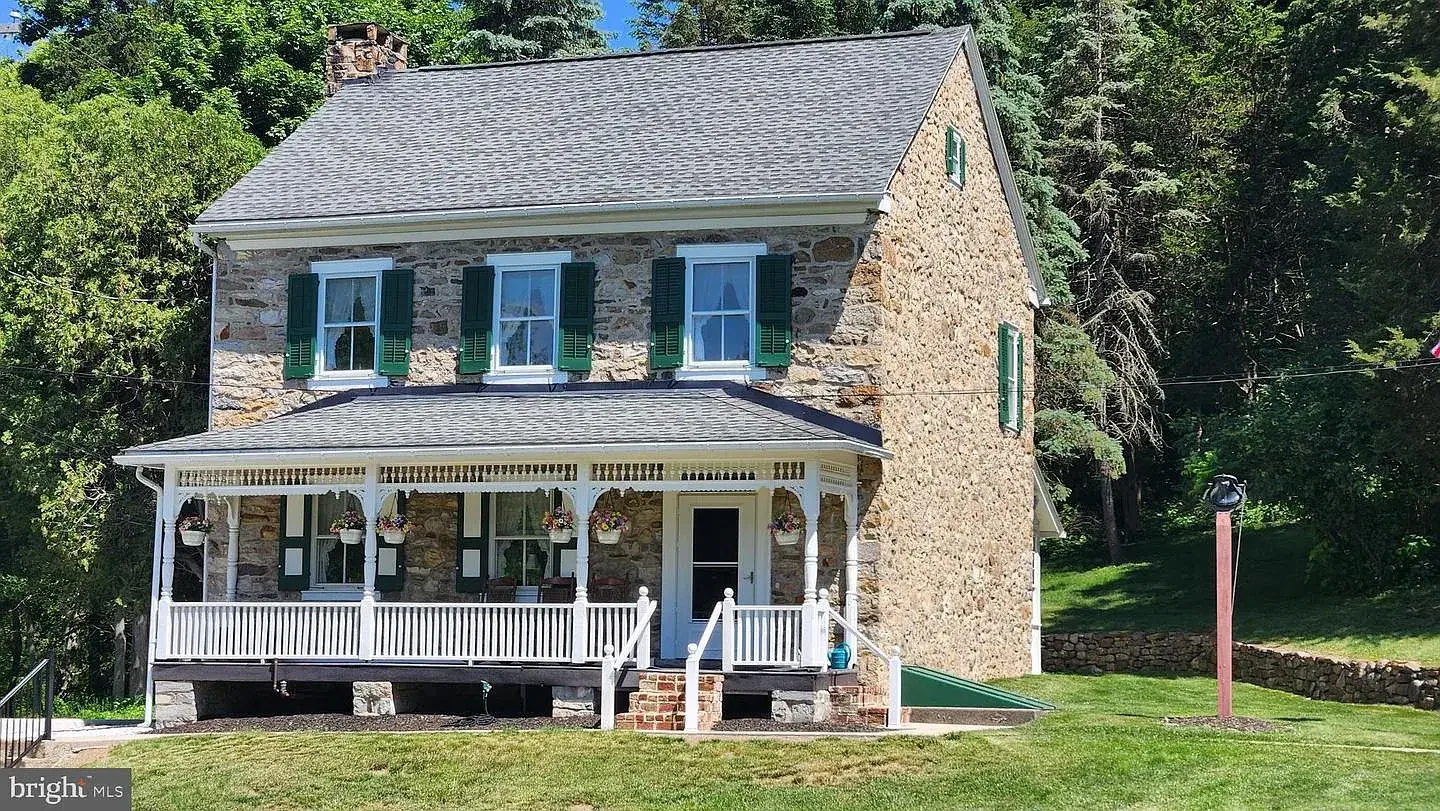 1845 Stone Farmhouse Orefield Pennsylvania - 2 - main house.webp