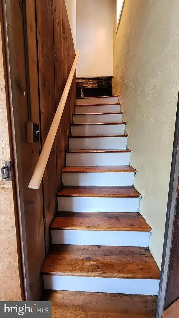 1845 Stone Farmhouse Orefield Pennsylvania - 24 - stairs.webp