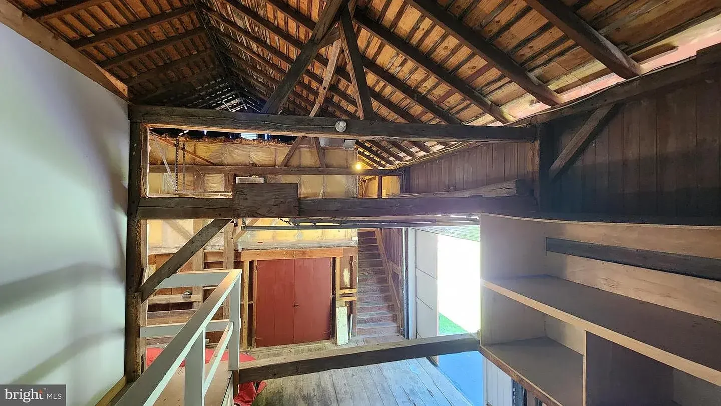 1845 Stone Farmhouse Orefield Pennsylvania - 53 - building.webp