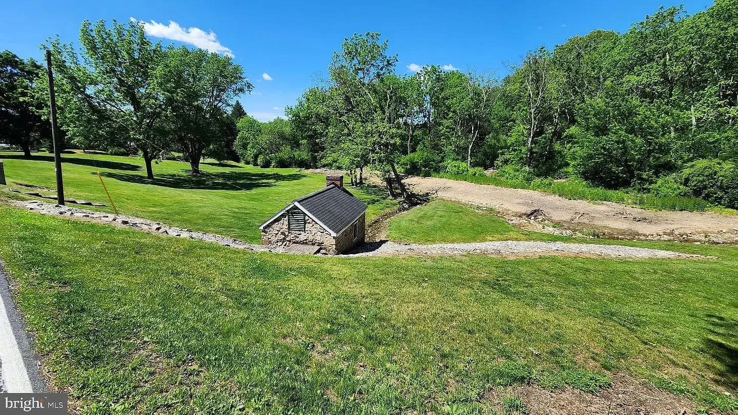 1845 Stone Farmhouse Orefield Pennsylvania - 66 - backyard.webp