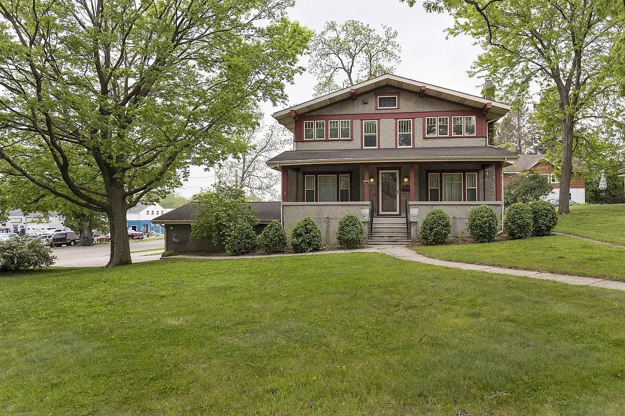 The Telfer Gillard House 1914 Prairie style Fort Atkinson Wisconsin - 3 - front view.webp