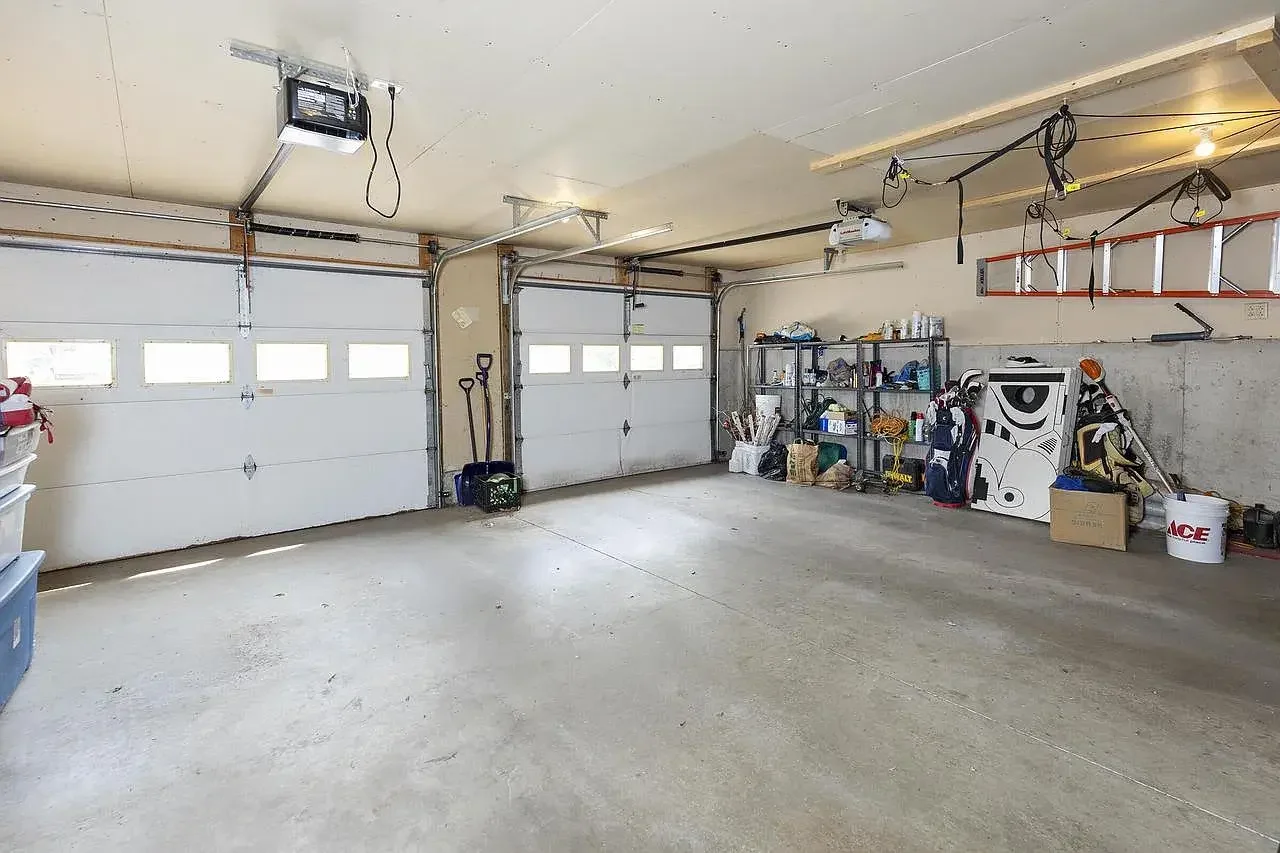 The Telfer Gillard House 1914 Prairie style Fort Atkinson Wisconsin - 56 - garage.webp