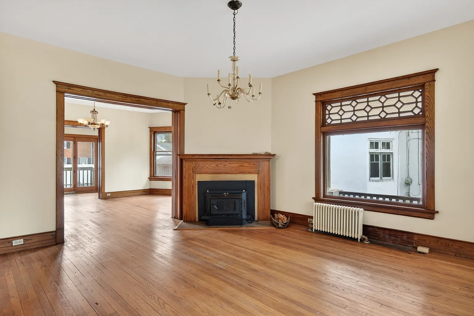 1902 Shingle house Ottawa Illinois - 7 - living room.webp