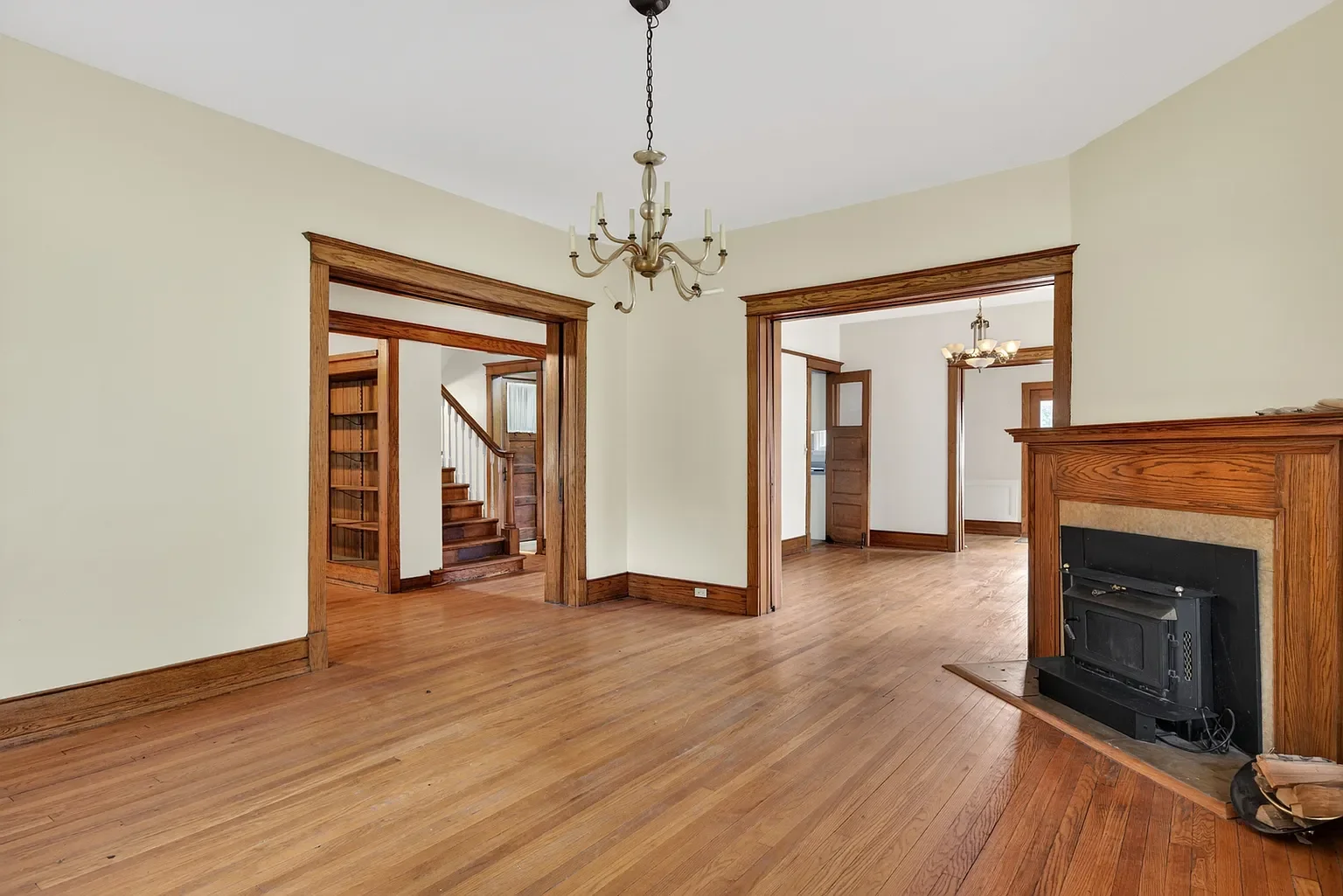 1902 Shingle house Ottawa Illinois - 8 - living room.webp