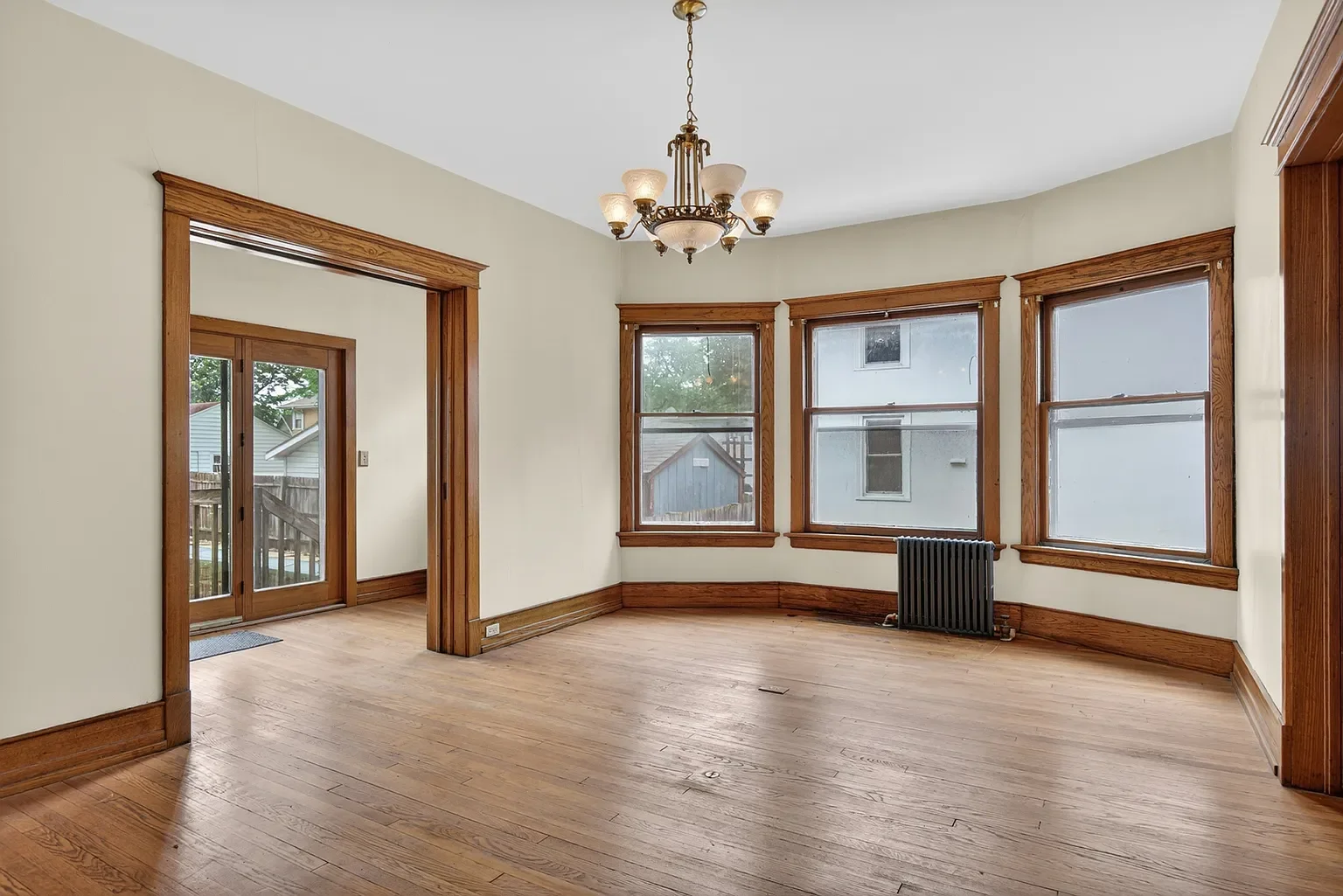 1902 Shingle house Ottawa Illinois - 9 - living area.webp