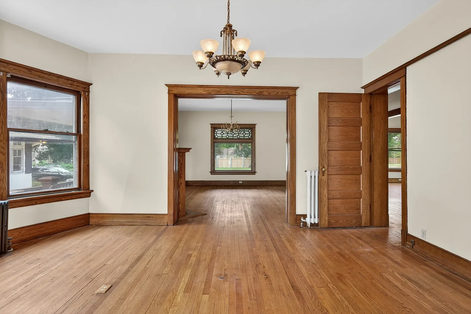 1902 Shingle house Ottawa Illinois - 10 - living area.webp