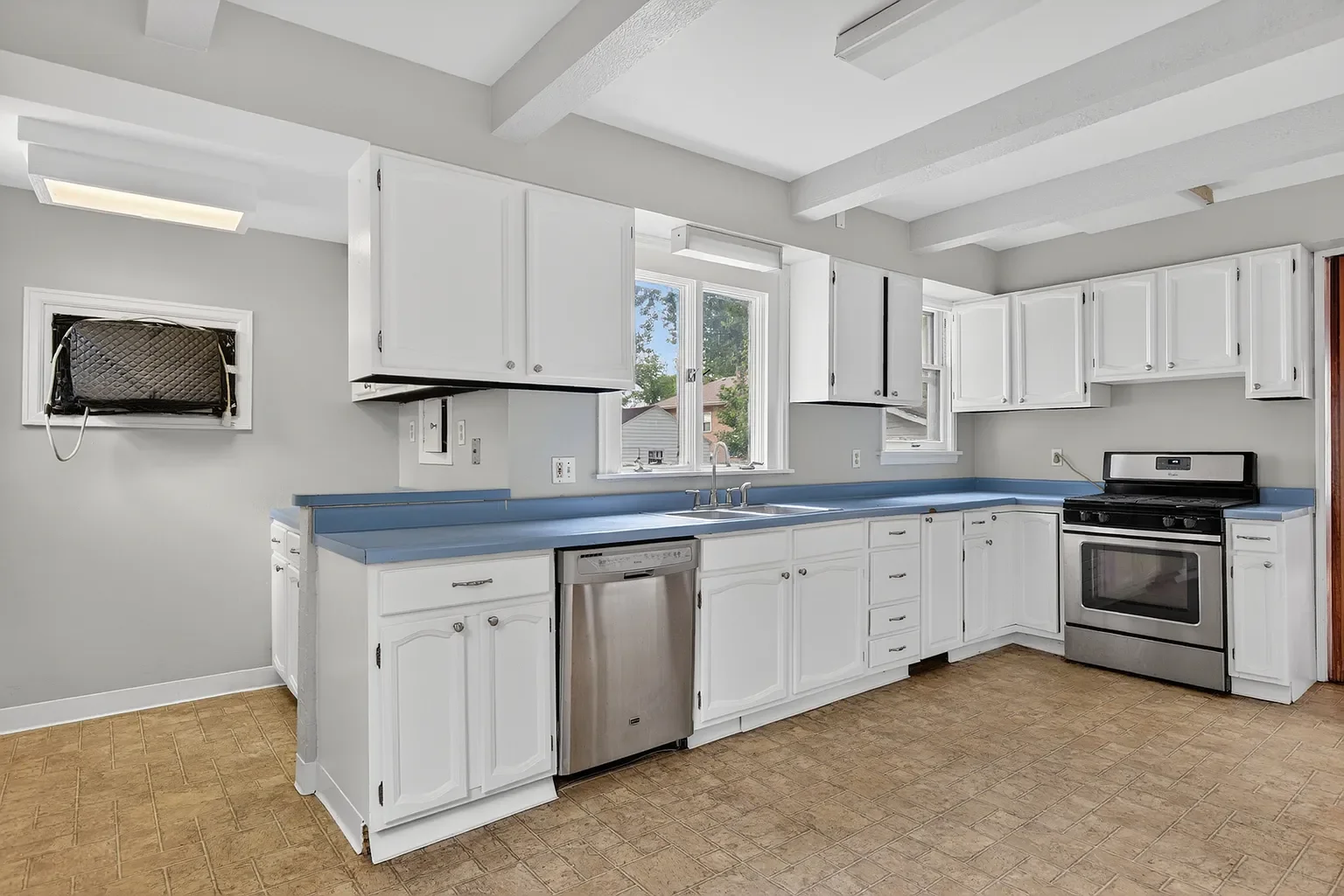1902 Shingle house Ottawa Illinois - 12 - kitchen.webp