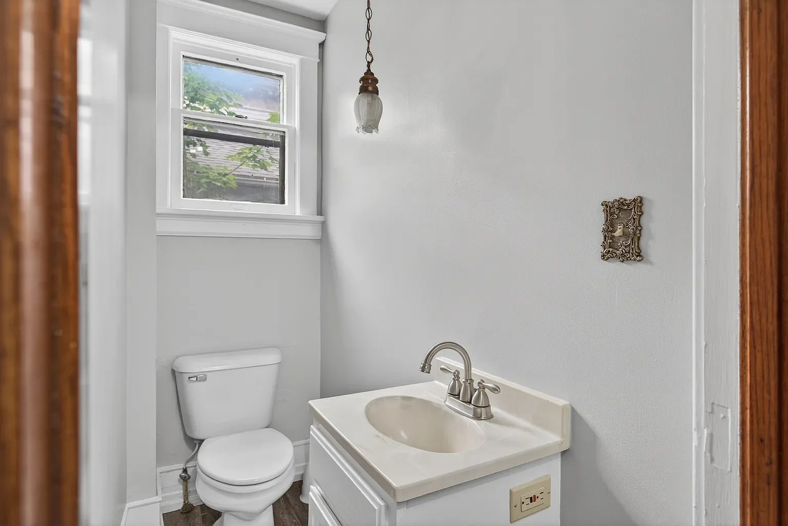 1902 Shingle house Ottawa Illinois - 15 - bathroom.webp