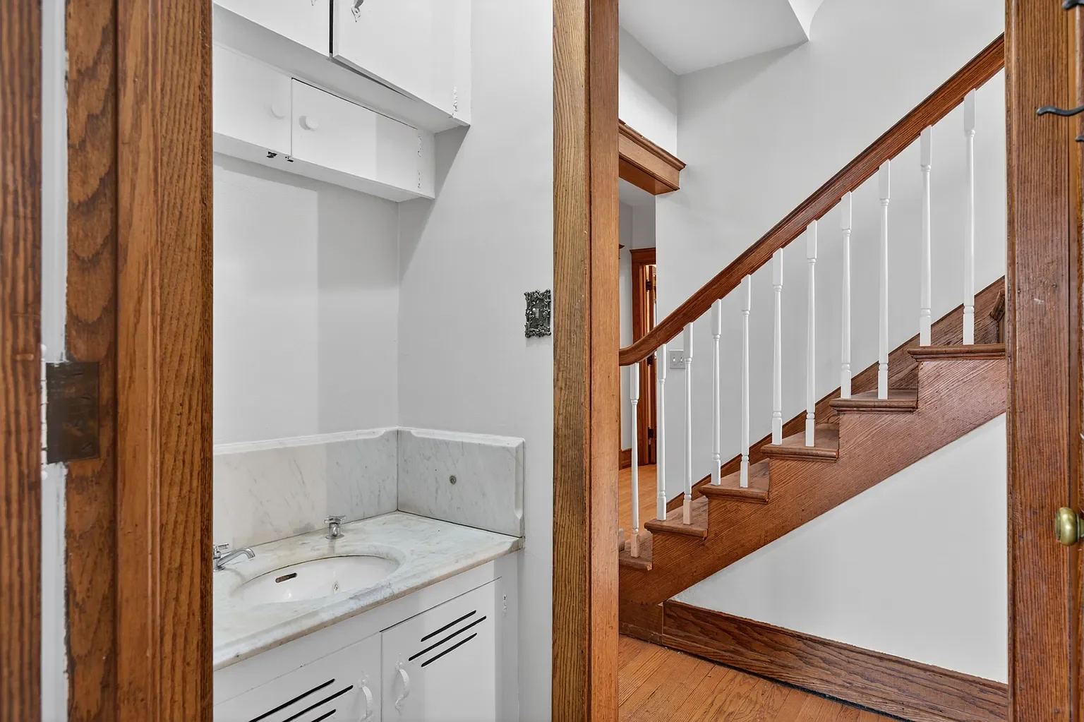 1902 Shingle house Ottawa Illinois - 16 - bathroom.webp