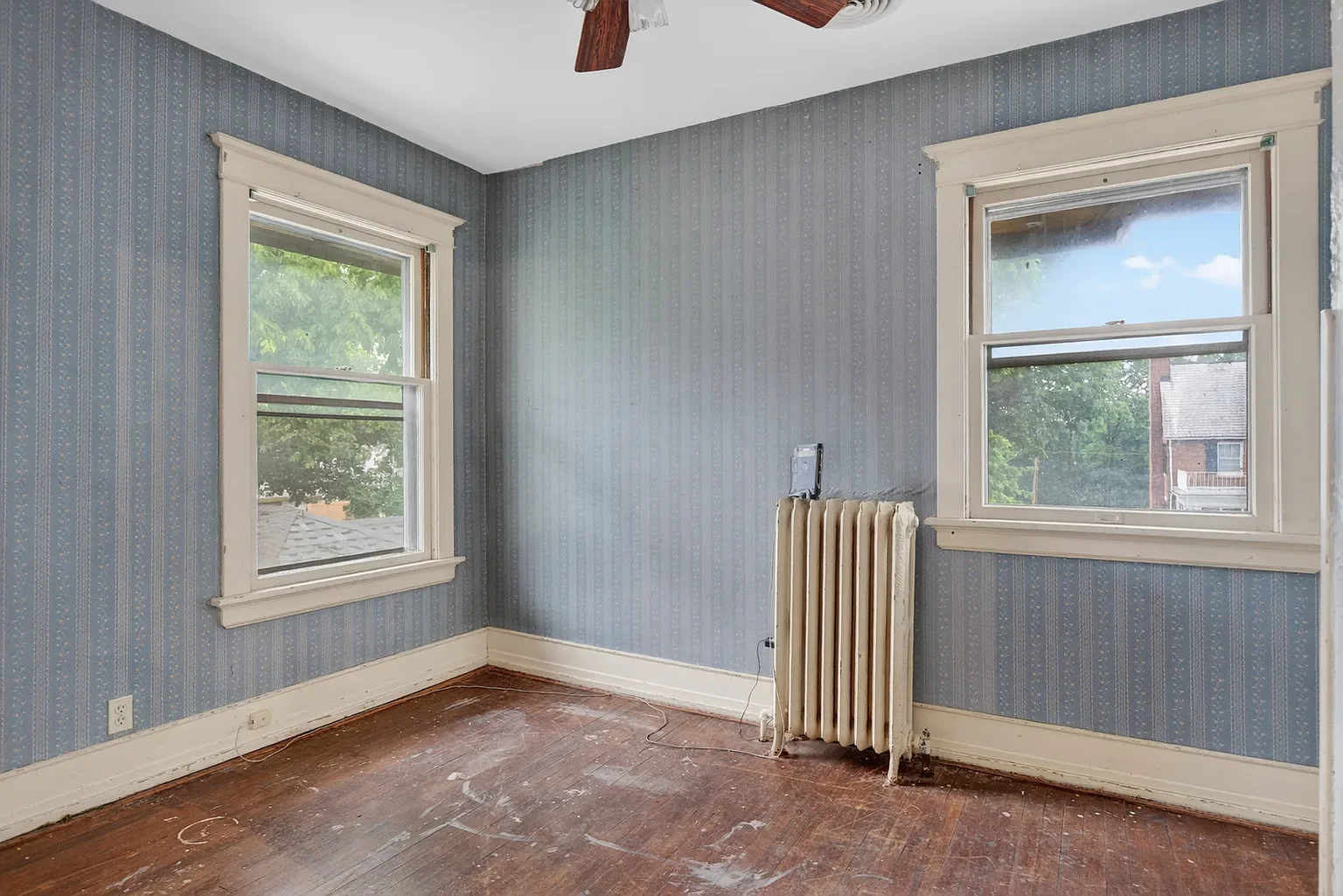 1902 Shingle house Ottawa Illinois - 19 - bedroom.webp