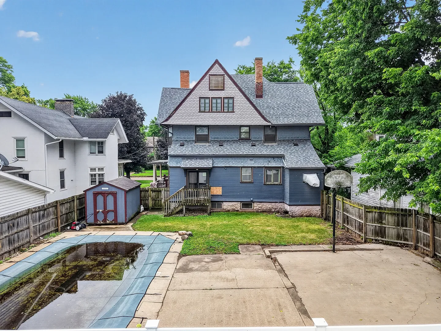 1902 Shingle house Ottawa Illinois - 32 - backyard.webp