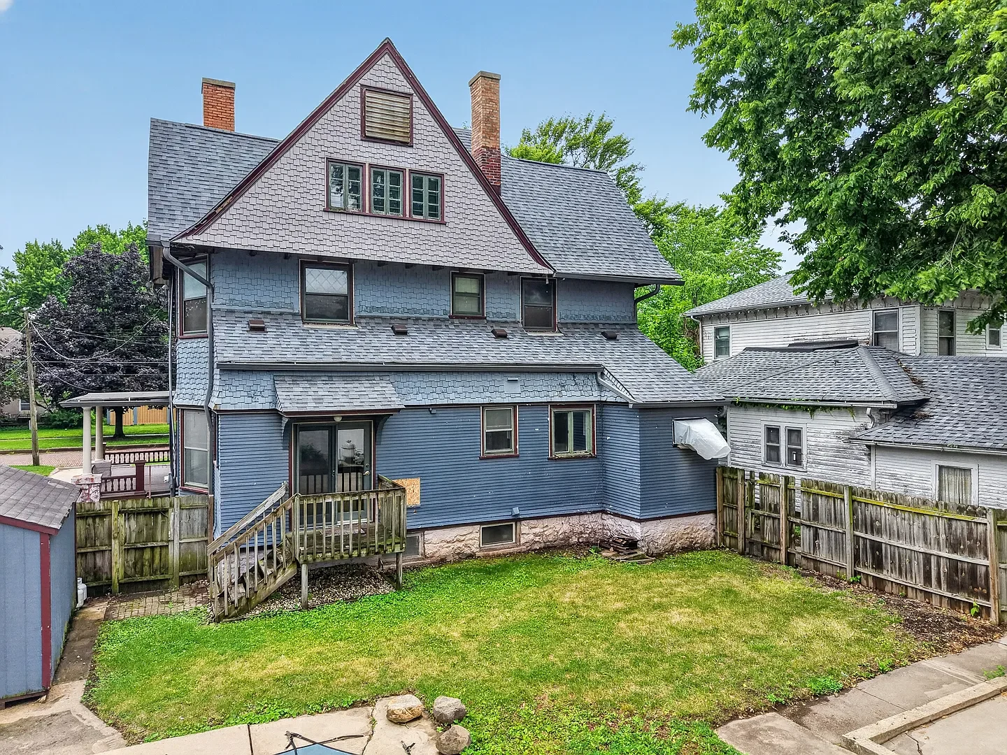 1902 Shingle house Ottawa Illinois - 34 - backyard.webp