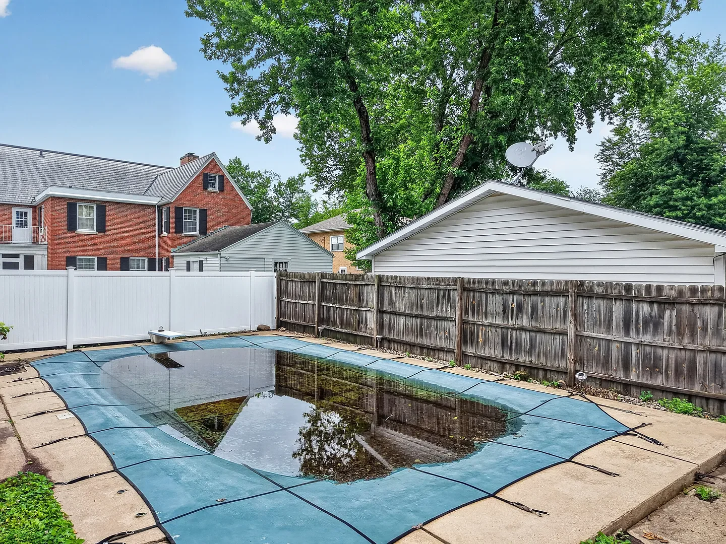 1902 Shingle house Ottawa Illinois - 35 - pool.webp