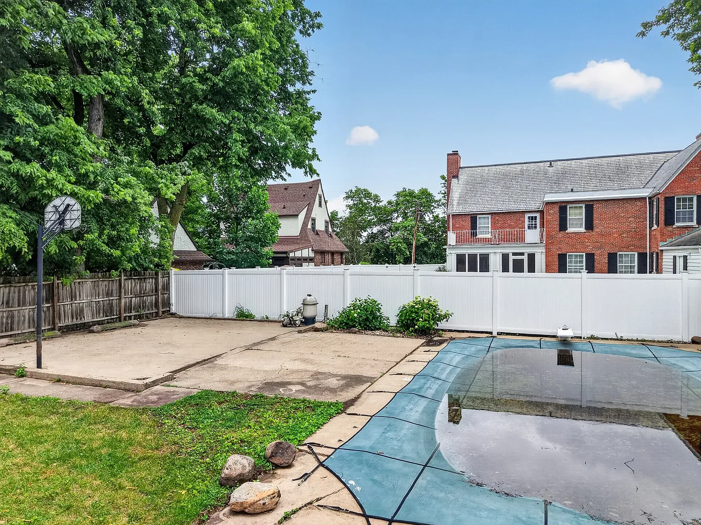 1902 Shingle house Ottawa Illinois - 37 - pool.webp
