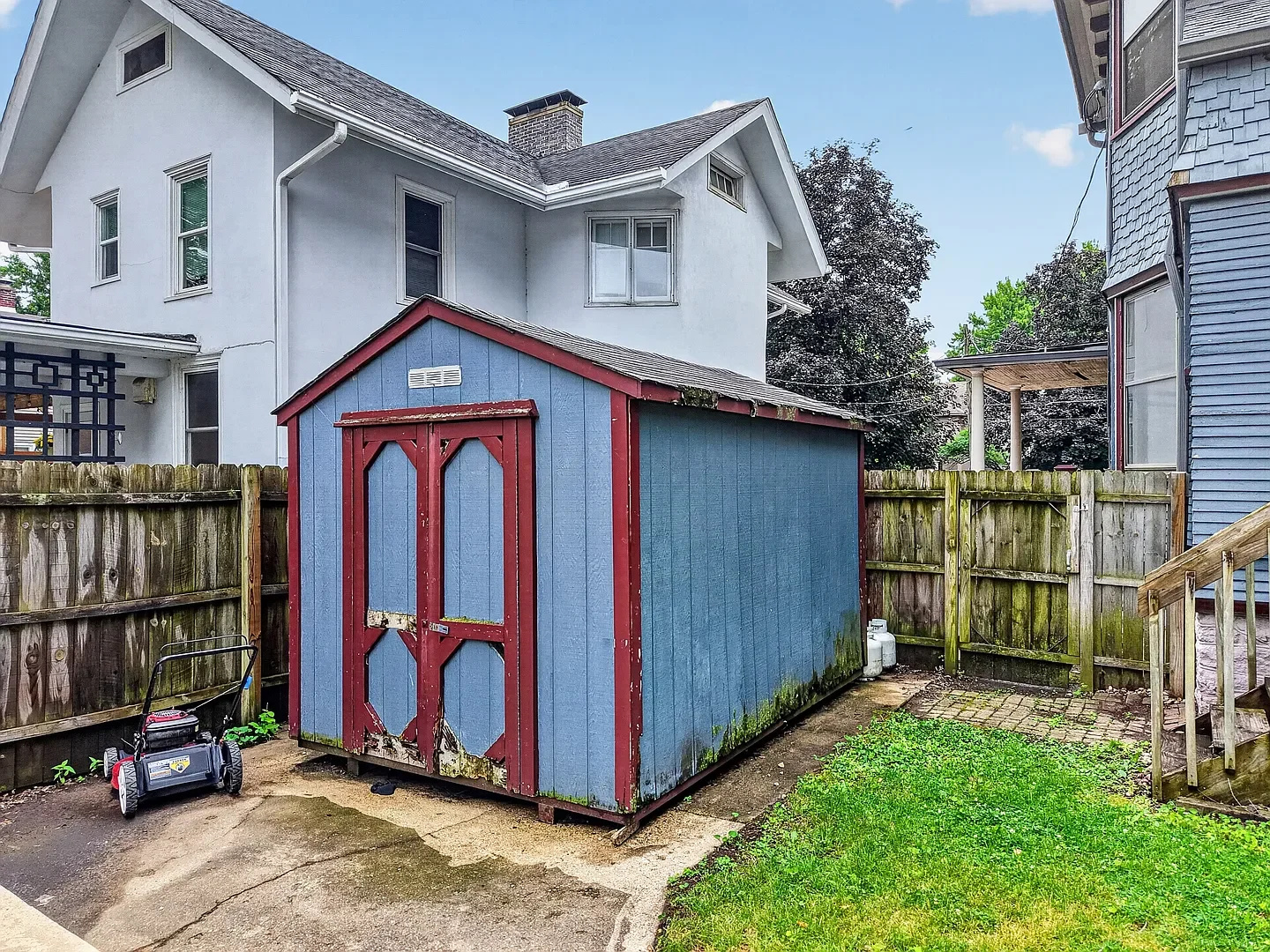 1902 Shingle house Ottawa Illinois - 39 - shed.webp