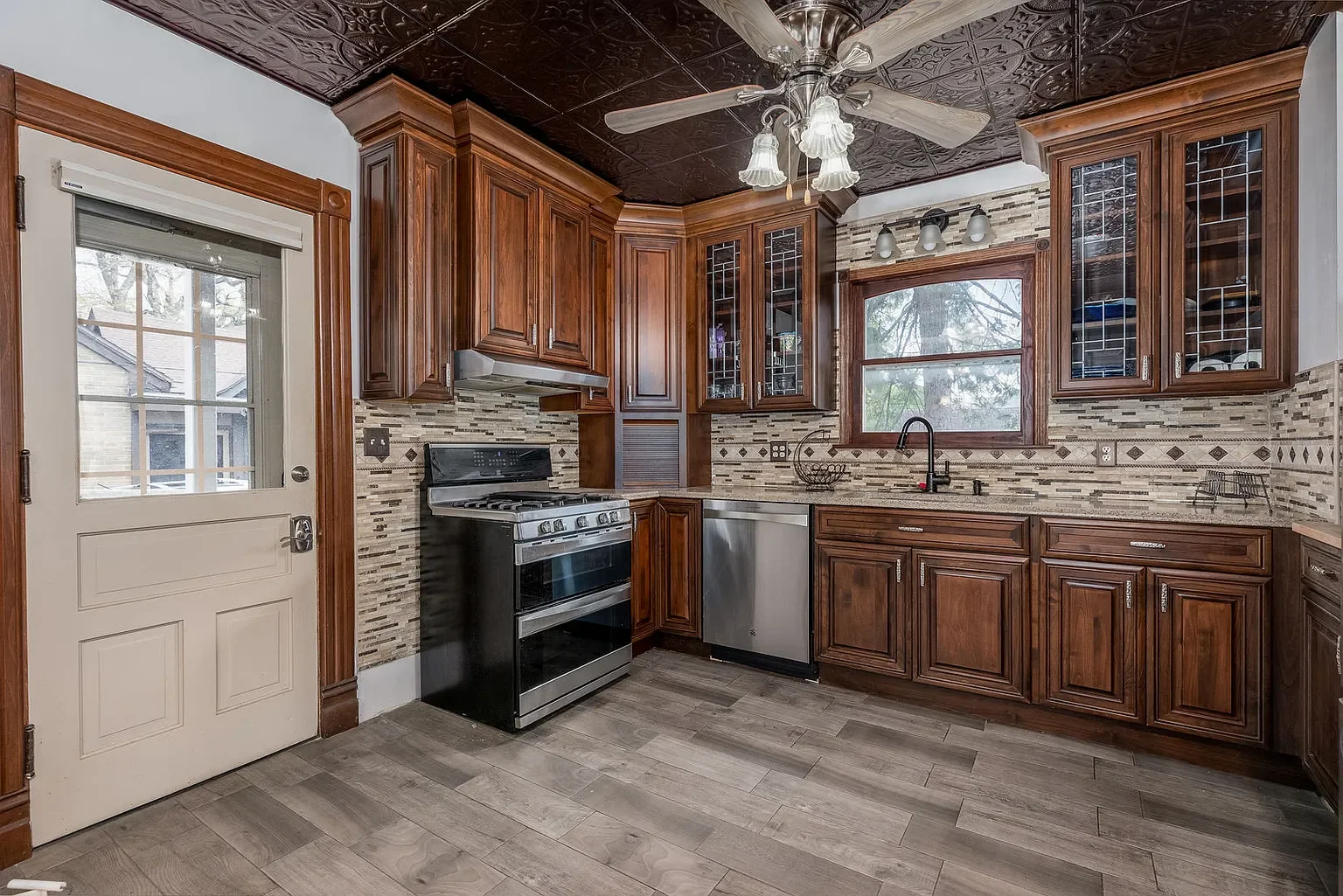 1887 Victorian house Ottawa Illinois - 13 - kitchen.webp