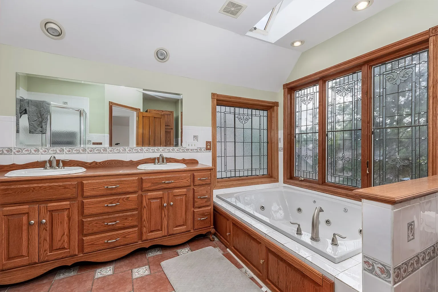 1887 Victorian house Ottawa Illinois - 27 - bathroom.webp