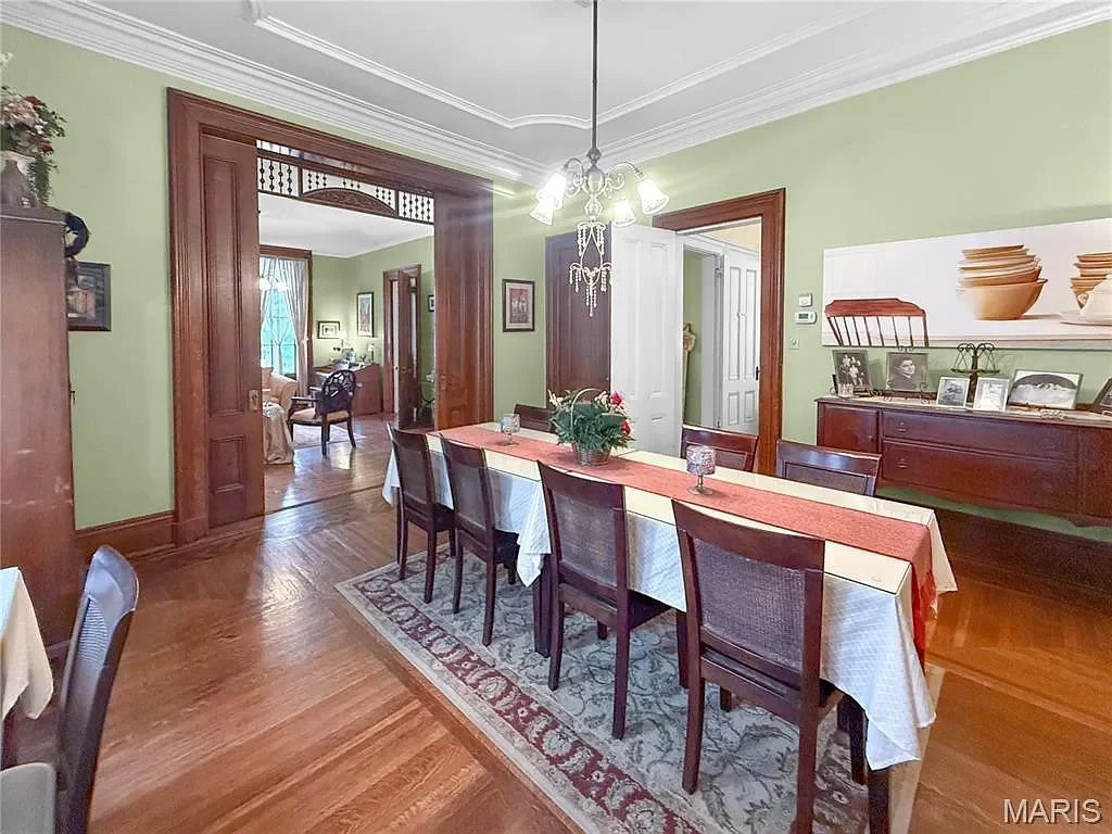 The Dubach Inn 1871 Italianate Hannibal Missouri - 10 - dining room.webp