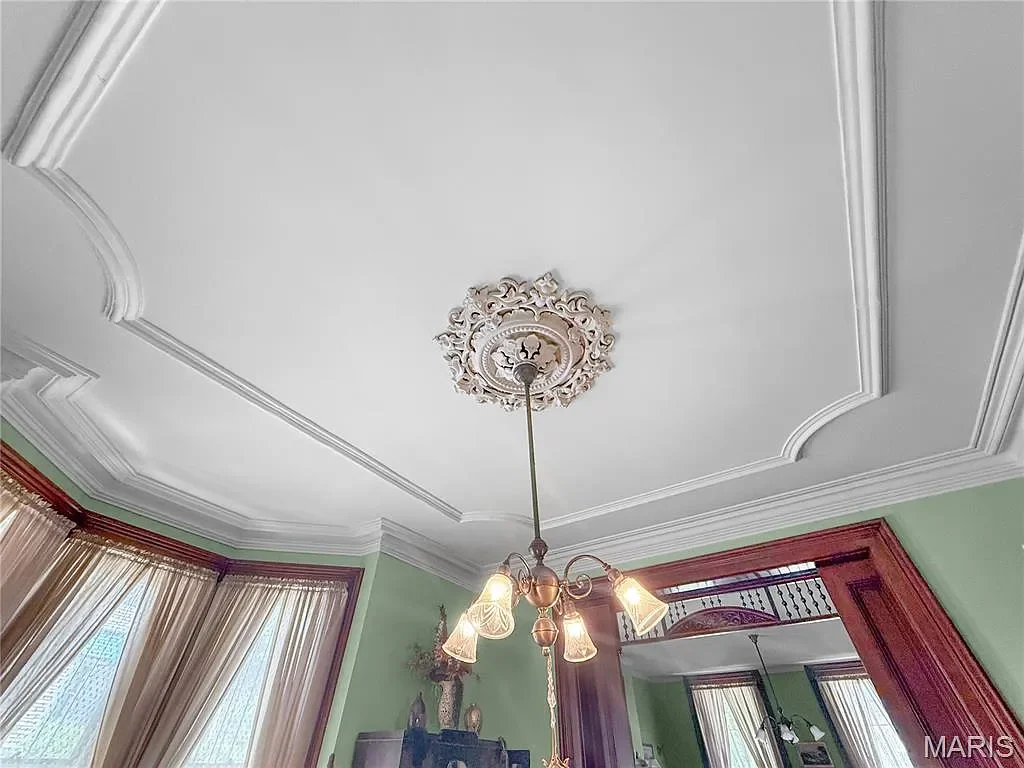 The Dubach Inn 1871 Italianate Hannibal Missouri - 12 - dining room.webp