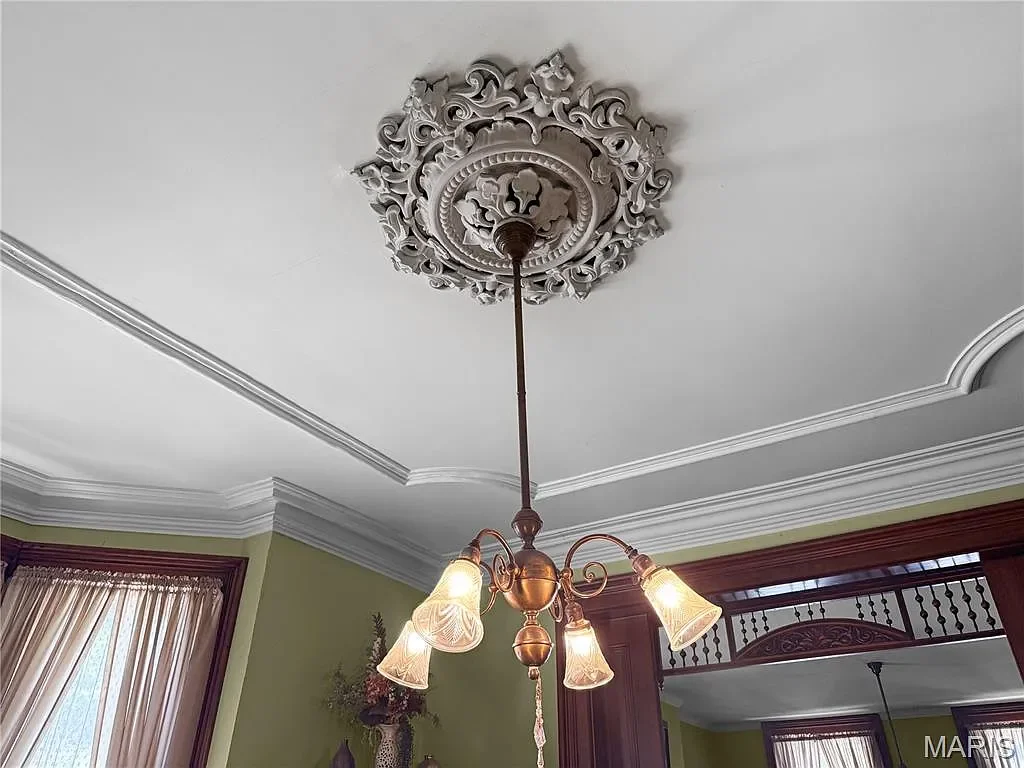 The Dubach Inn 1871 Italianate Hannibal Missouri - 13 - dining room.webp