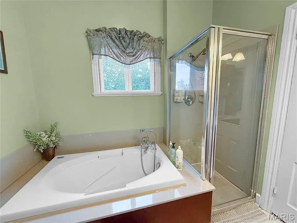 The Dubach Inn 1871 Italianate Hannibal Missouri - 37 - bathroom.webp