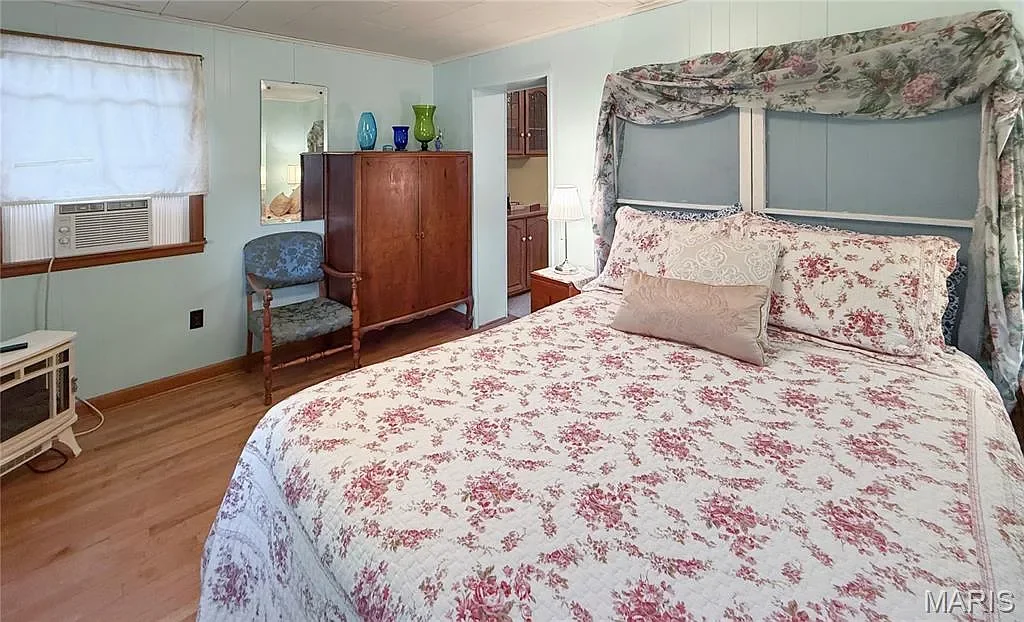 The Dubach Inn 1871 Italianate Hannibal Missouri - 49 - bedroom.webp