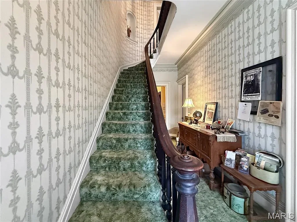 The Dubach Inn 1871 Italianate Hannibal Missouri - 54 - staircase.webp