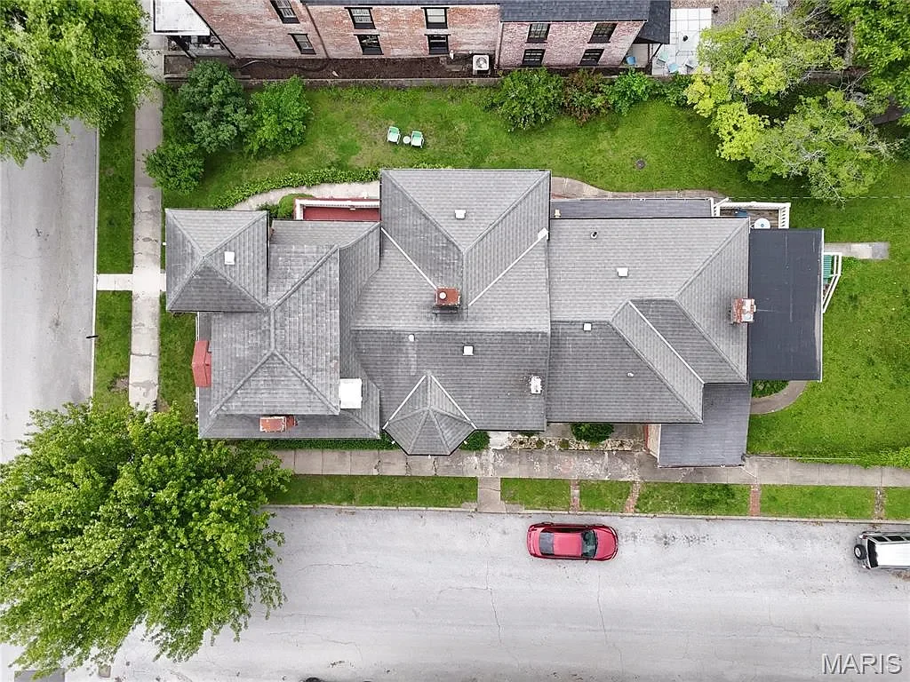 The Dubach Inn 1871 Italianate Hannibal Missouri - 62 - top view.webp