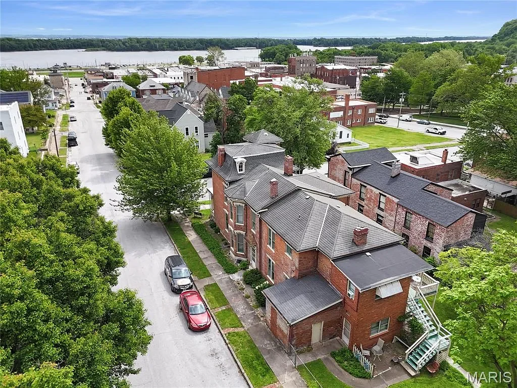 The Dubach Inn 1871 Italianate Hannibal Missouri - 63 - top view.webp