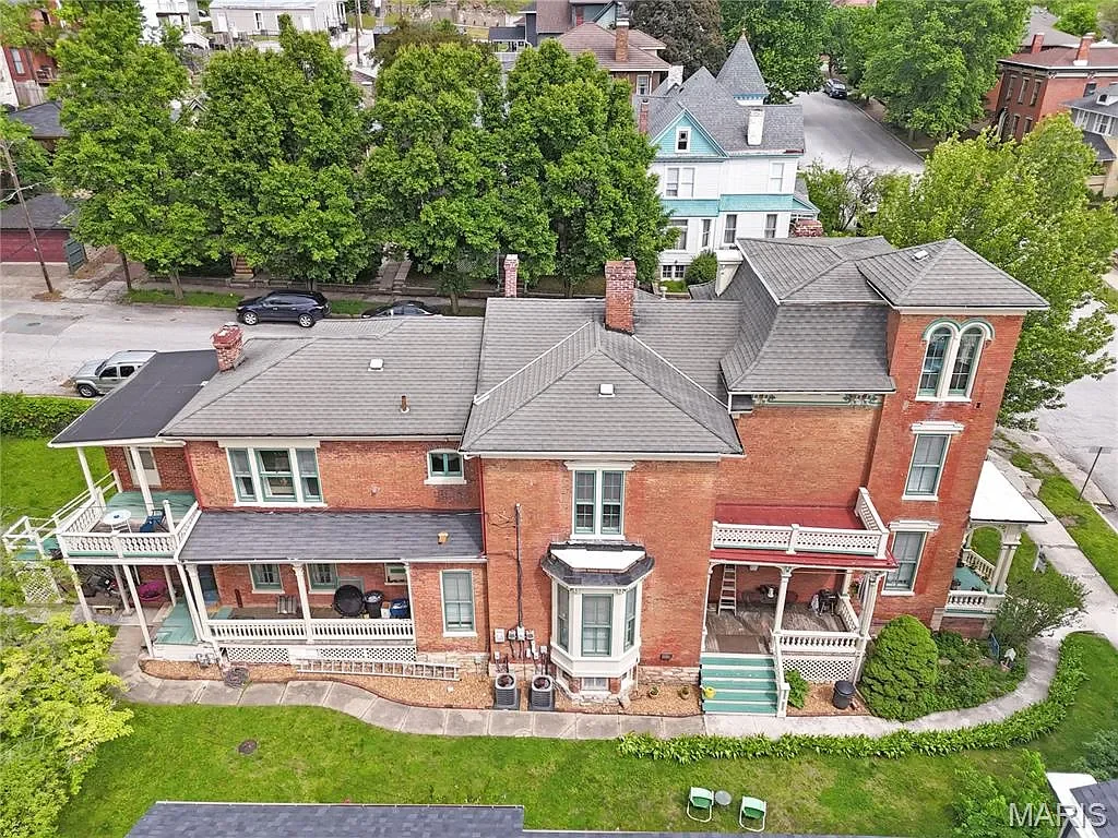 The Dubach Inn 1871 Italianate Hannibal Missouri - 64 - top view.webp