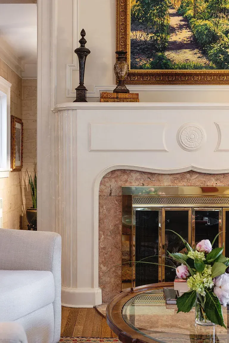 1921 Colonial Revival house Springfield Missouri - 18 - living room.webp