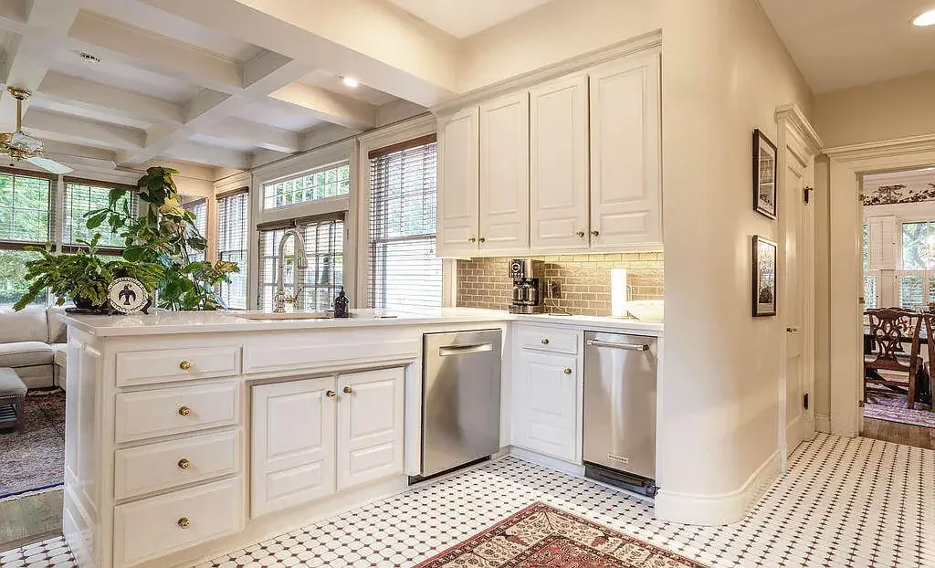 1921 Colonial Revival house Springfield Missouri - 28 - kitchen.webp