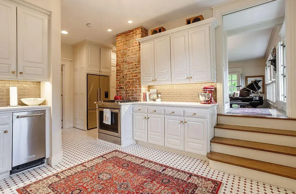 1921 Colonial Revival house Springfield Missouri - 29 - kitchen.webp