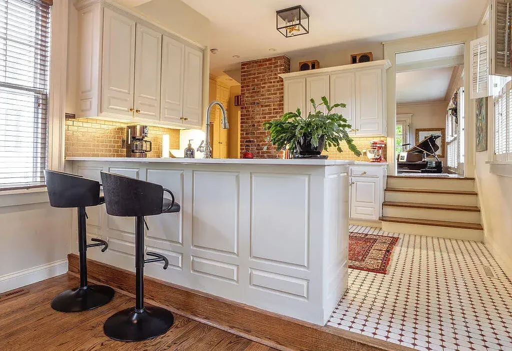 1921 Colonial Revival house Springfield Missouri - 32 - kitchen.webp