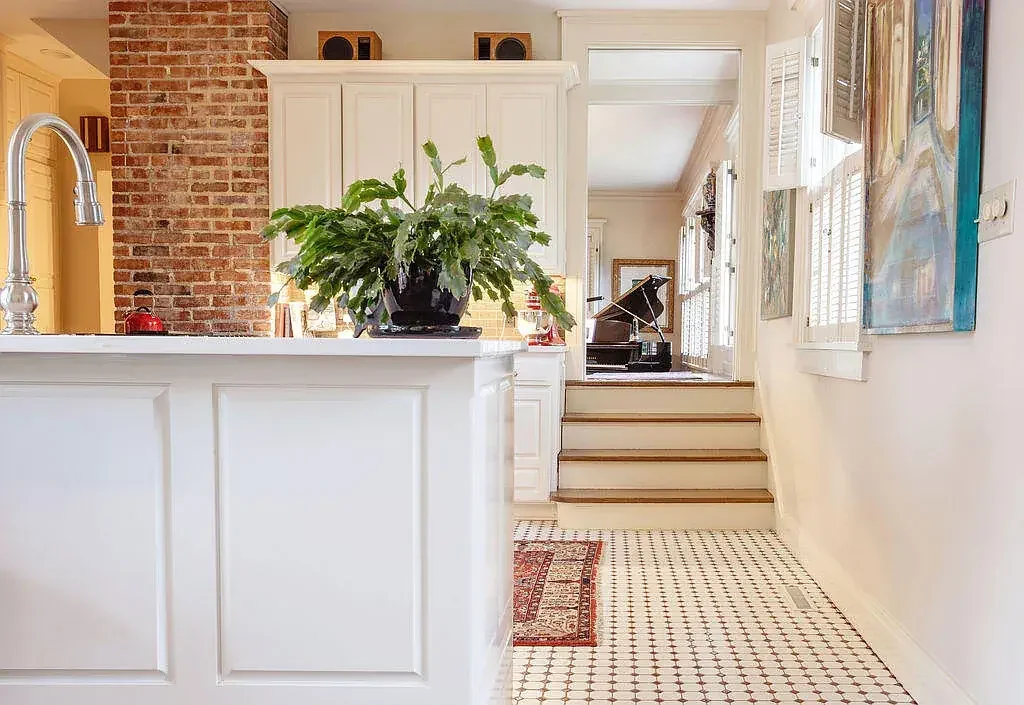 1921 Colonial Revival house Springfield Missouri - 33 - kitchen.webp