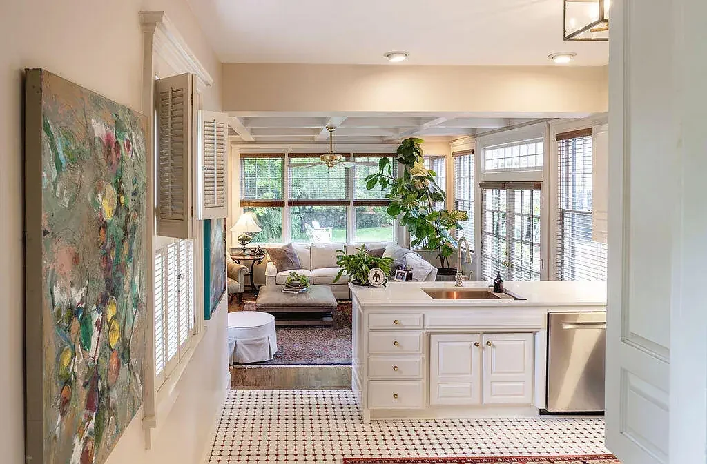1921 Colonial Revival house Springfield Missouri - 34 - kitchen.webp