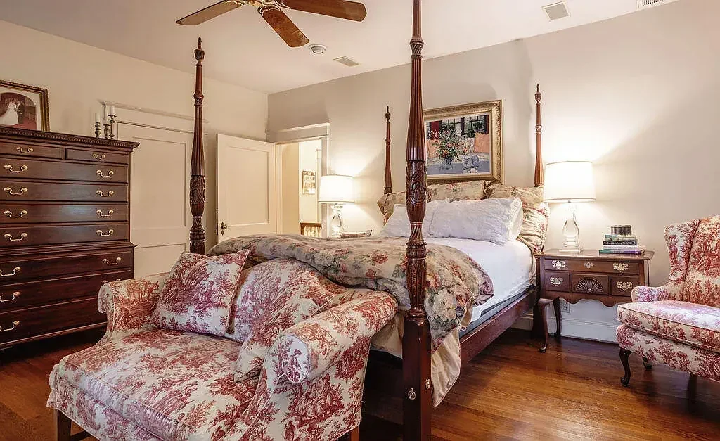 1921 Colonial Revival house Springfield Missouri - 37 - bedroom.webp