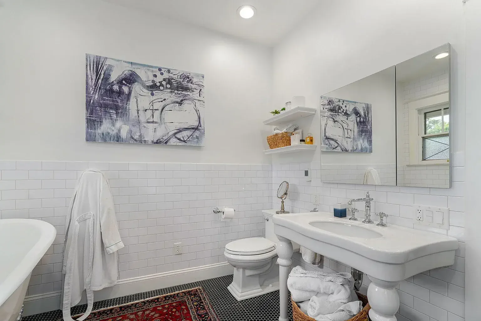 1921 Colonial Revival house Springfield Missouri - 41 - bathroom.webp