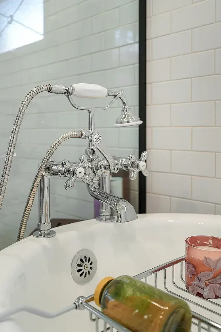 1921 Colonial Revival house Springfield Missouri - 42 - bathroom.webp