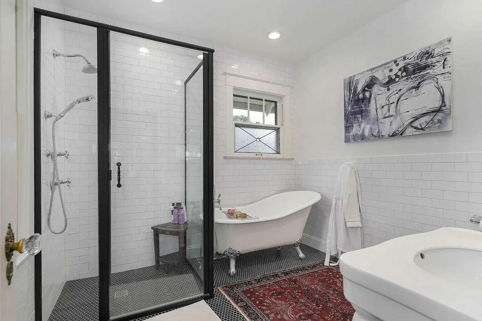 1921 Colonial Revival house Springfield Missouri - 43 - bathroom.webp
