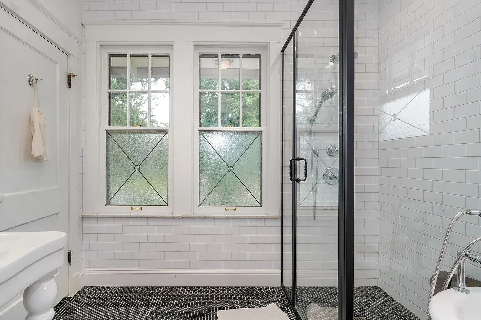 1921 Colonial Revival house Springfield Missouri - 45 - bathroom.webp