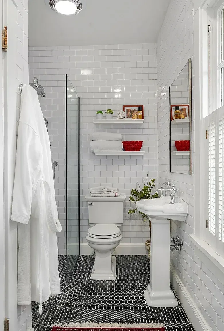 1921 Colonial Revival house Springfield Missouri - 51 - bathroom.webp
