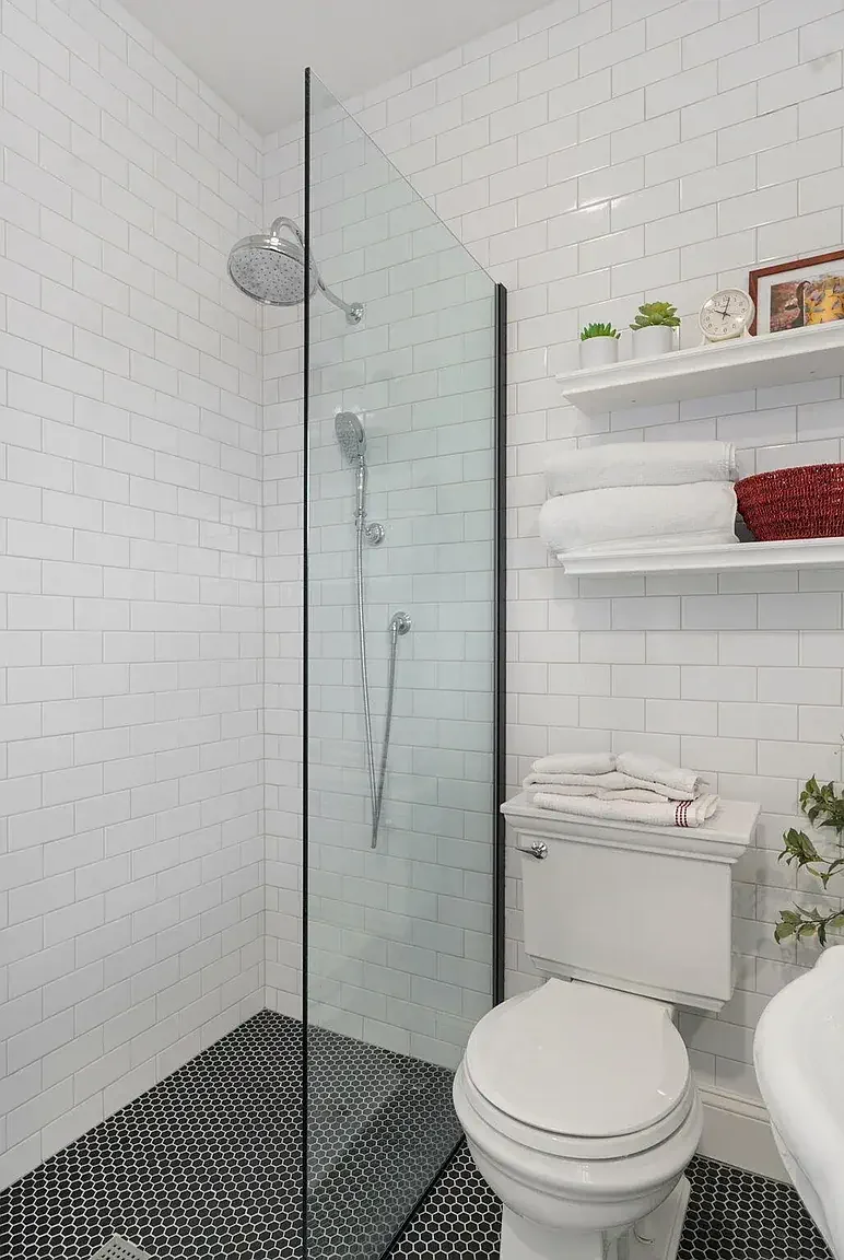 1921 Colonial Revival house Springfield Missouri - 52 - bathroom.webp