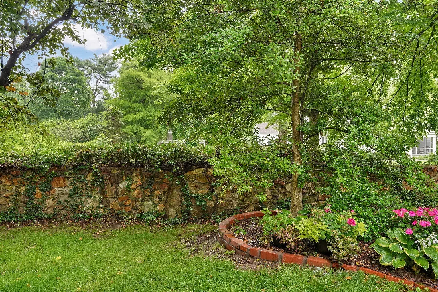 1921 Colonial Revival house Springfield Missouri - 65 - garden.webp