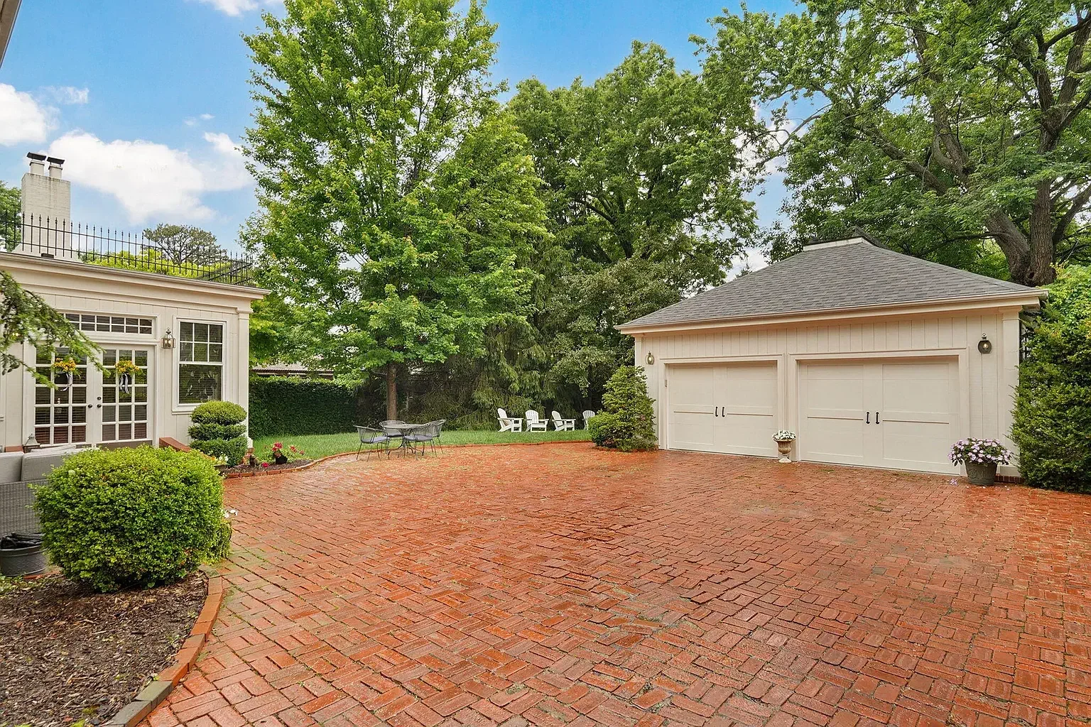 1921 Colonial Revival house Springfield Missouri - 69 - garage.webp