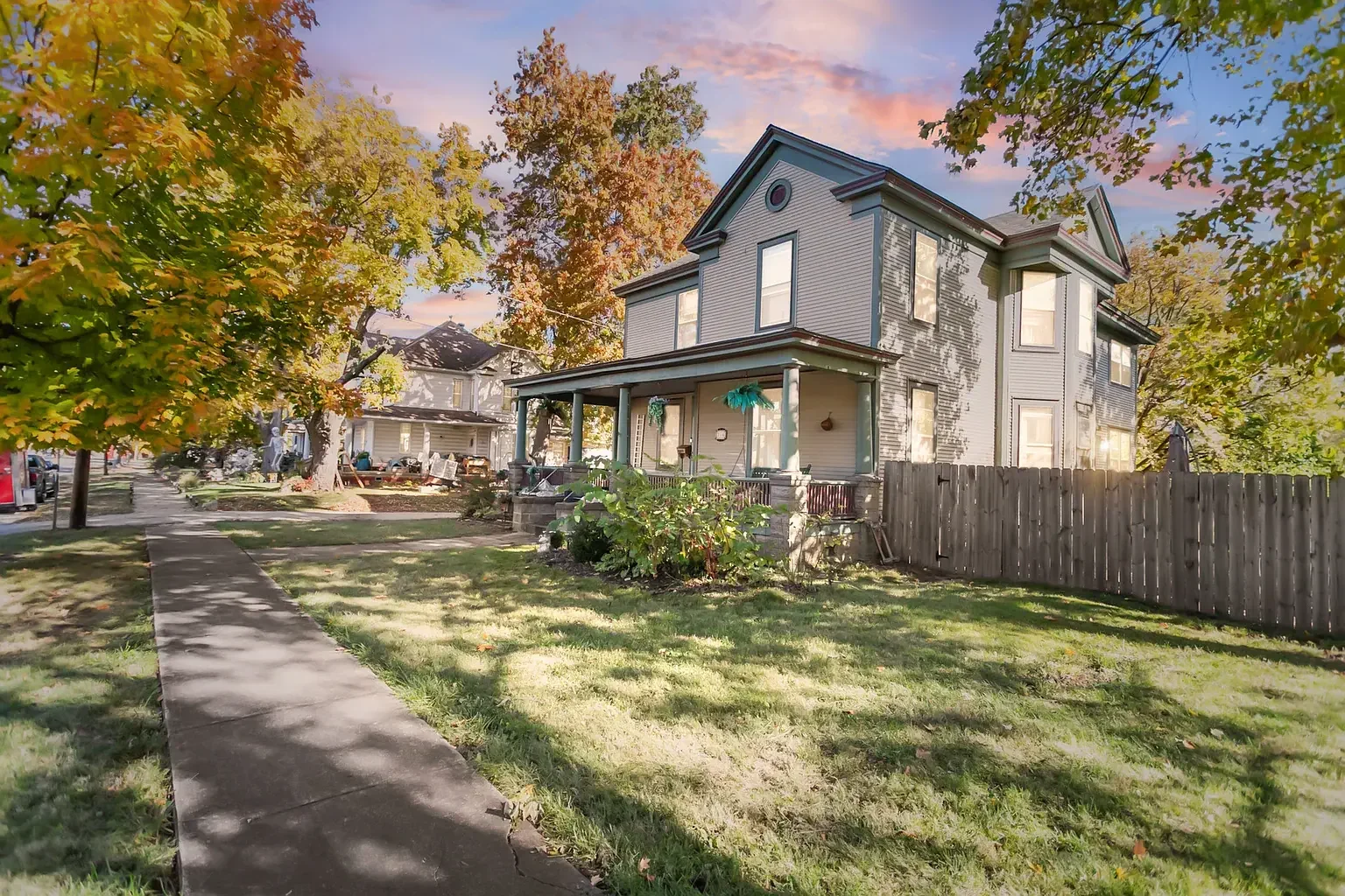 1890 Victorian house Pittsfield Illinois - 4 - front view.webp